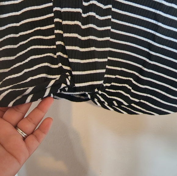 APT.9 Tee (🌵FOR BUNDLES ONLY) - Picture 3 of 4